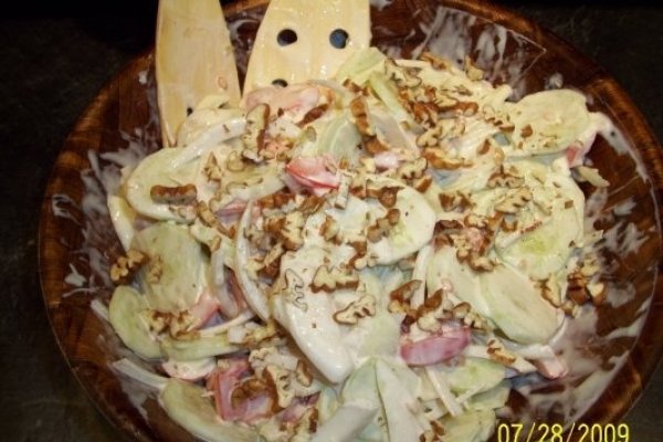 Salata de castraveti cremoasa