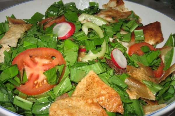 Salata de leurda (2) cu paine araba