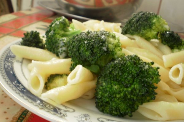 Penne ziti cu sos de unt si broccoli