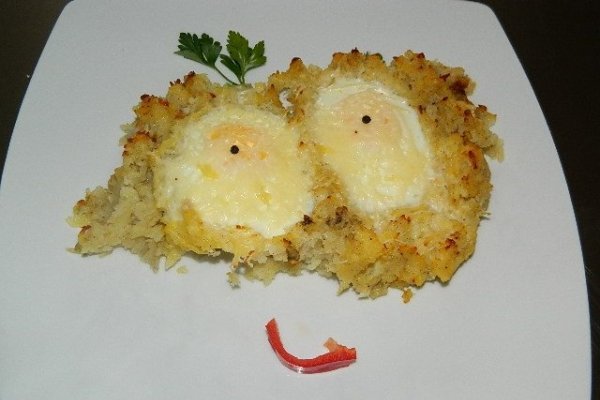 Ochiuri in cuib de cartofi