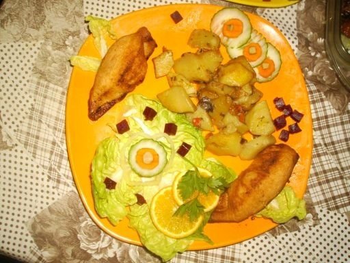 Piept de pui umplut cu prune, cascaval si sunca