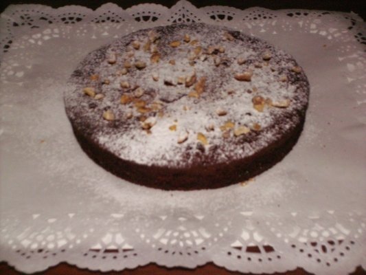 Prajitura cu ciocolata amaruie si nuci