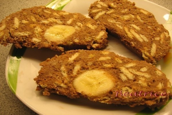 Salam de biscuiti cu banana
