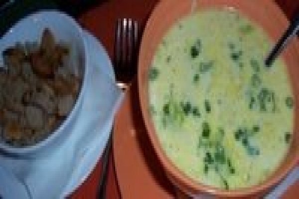 Supa de branza cu paine si salam