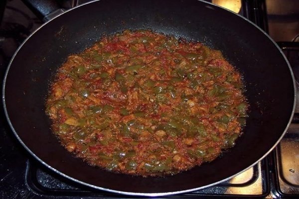 Sos de paste cu ardei si ton