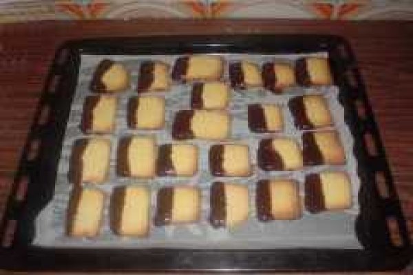 Biscuiti cu unt si ciocolata