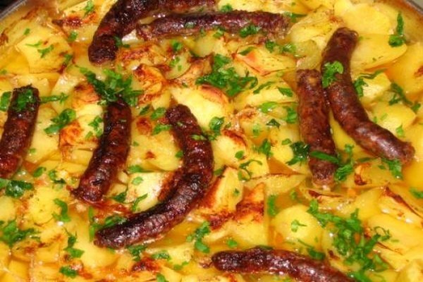 CARTOFI CU CARNATI LA CUPTOR