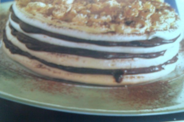 tort de bezea cu crema de ganache