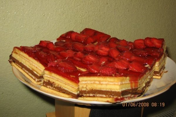 Prajitura cu capsuni