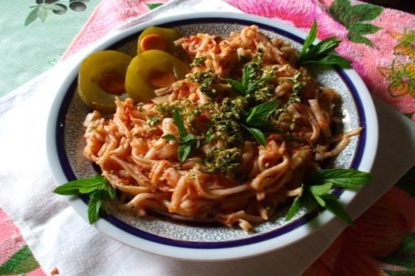 Paste cu sos de tomate