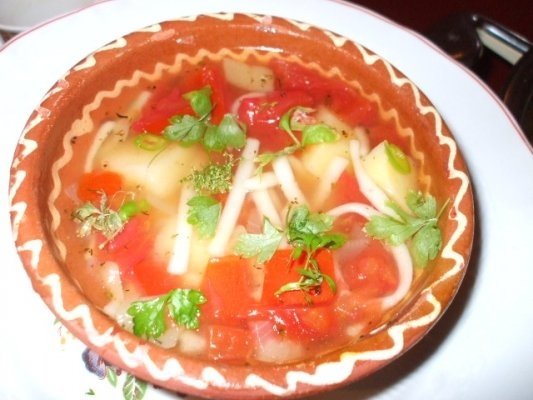 Ciorba de rosii cu taitei