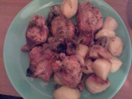 Fripura de pui cu cartofi la cuptor