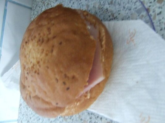 Sandvis cu jambon & branza vaci