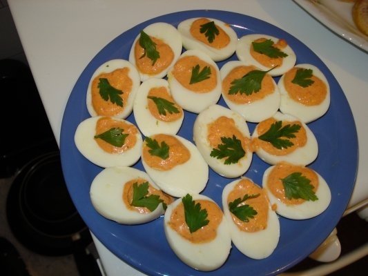 Oua umplute cu ardei copti