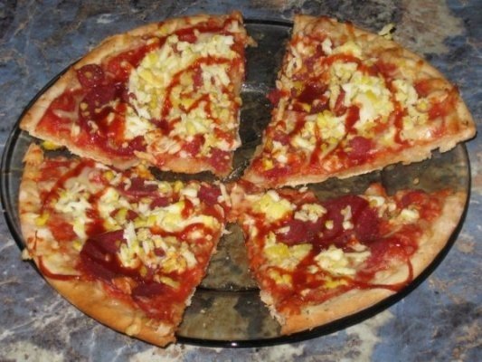 Pizza cu blat cumparat