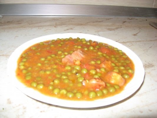 Mancarica de mazare cu scarita de porc