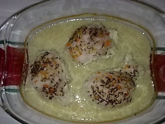 Medalion de curcan cu sos de unt, lamaie si chimen