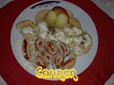 Rulou de curcan in vin cu cascaval, fructe si legume