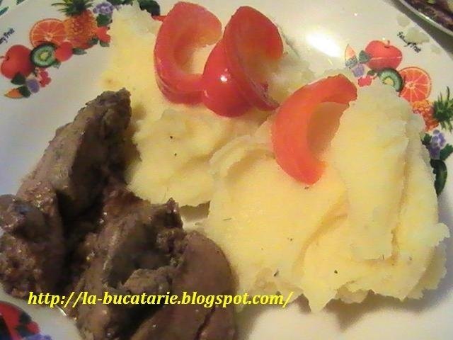 Ficatei de pasare cu piure de cartofi