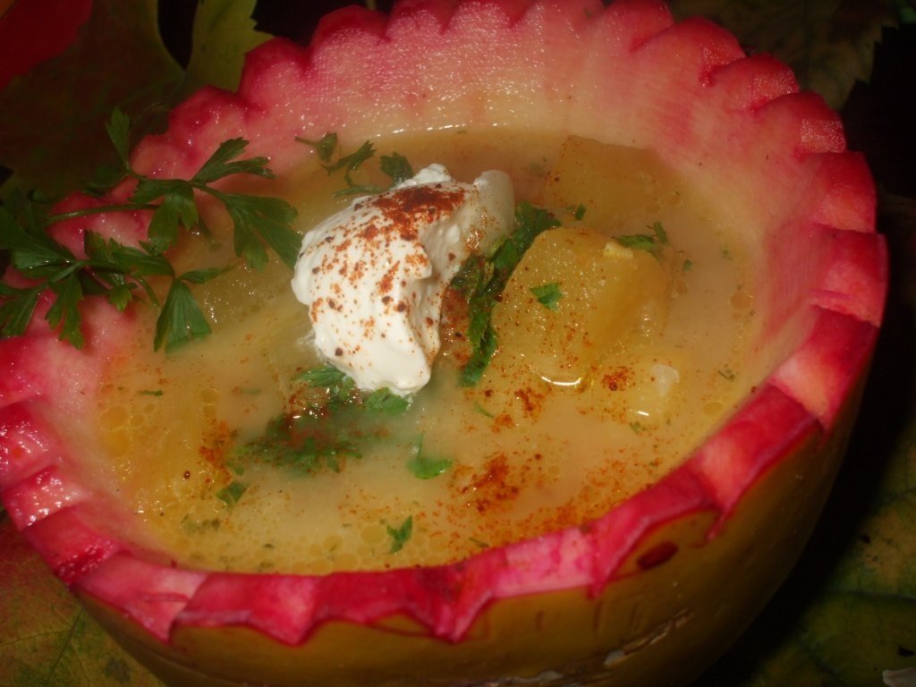 Supa de dovleac cu legume in dovleac