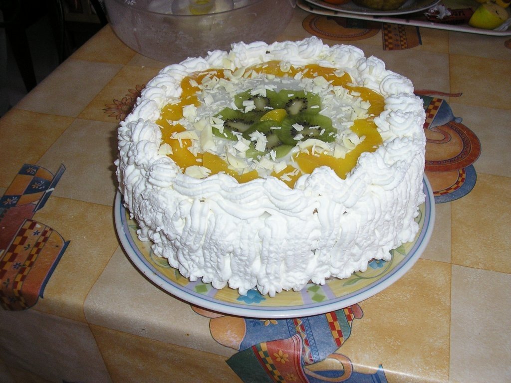 Tort cu piersici si crema de lapte