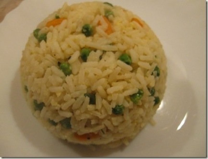 Garnitura de orez soté cu legume Retete culinare Gustos.ro