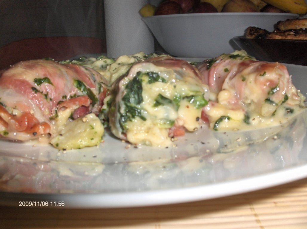 Rulouri de jambon afumat cu spanac