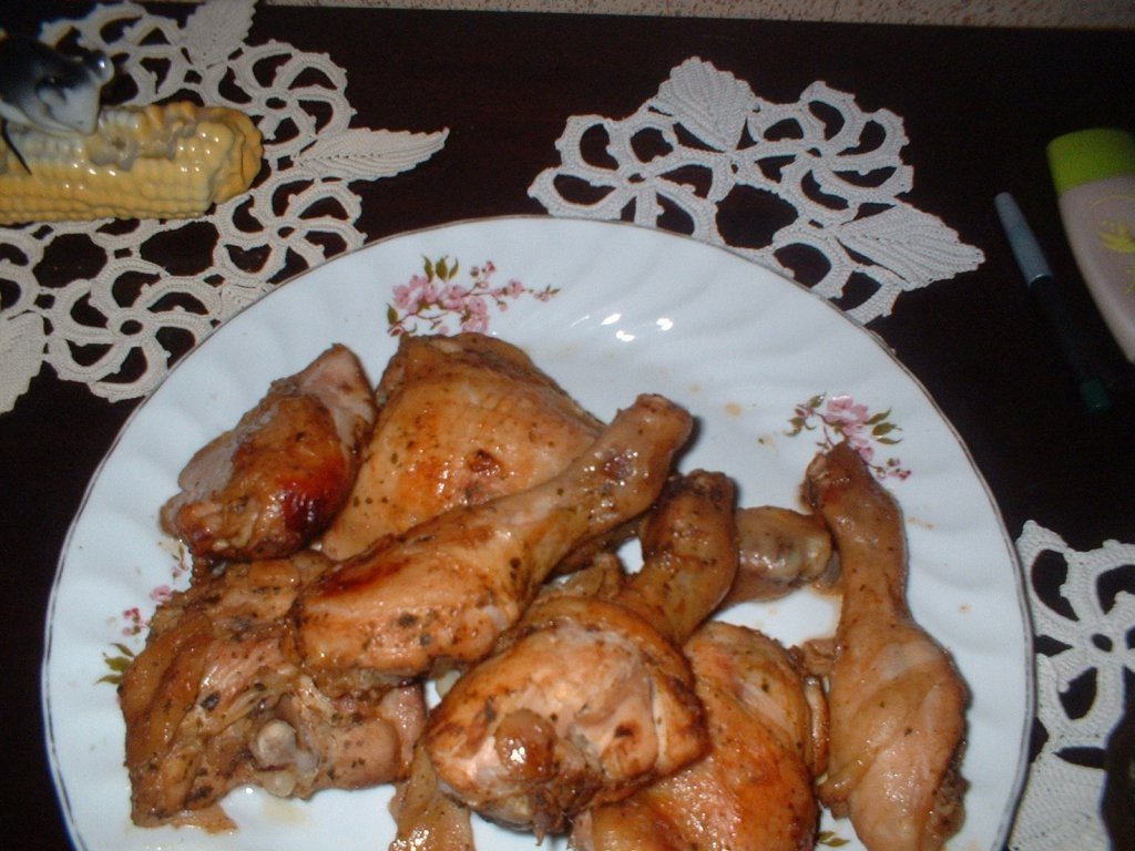 Pui la cuptor cu garnitura de cartofi copti