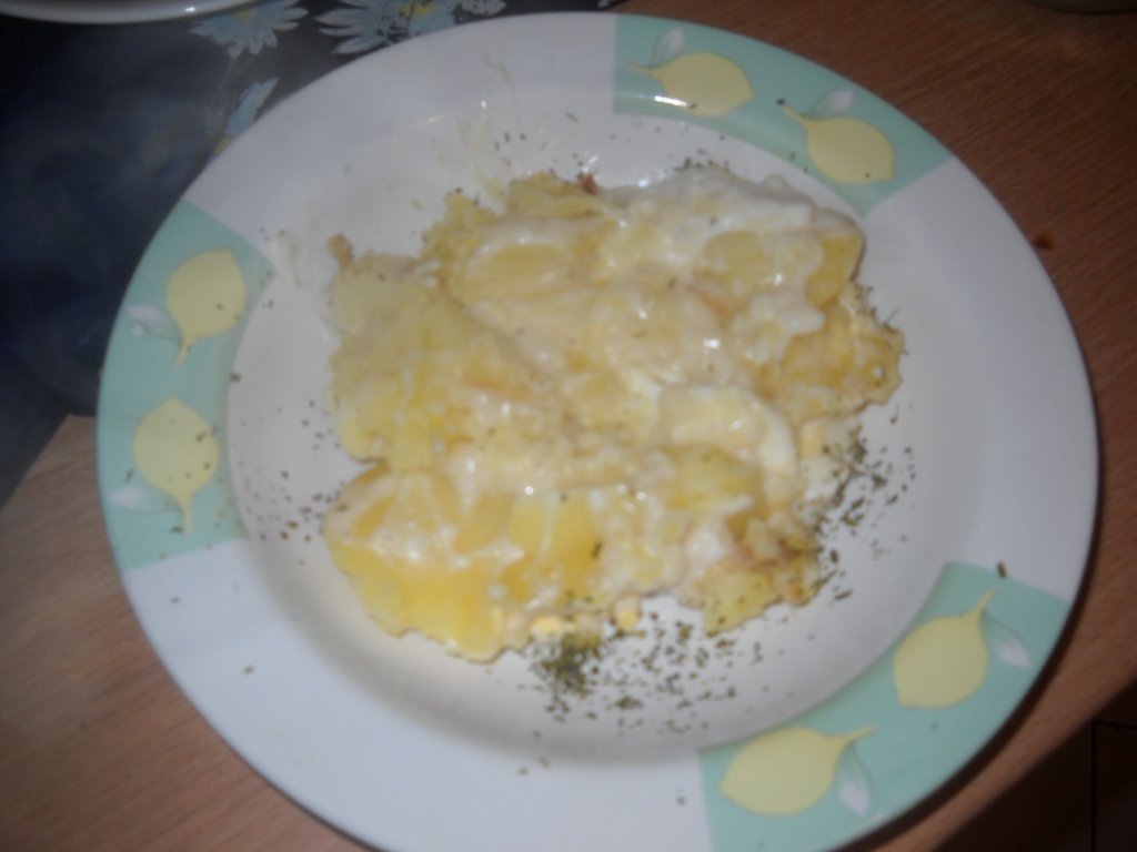 Cartofi cu oua tari „à la Béchamel”