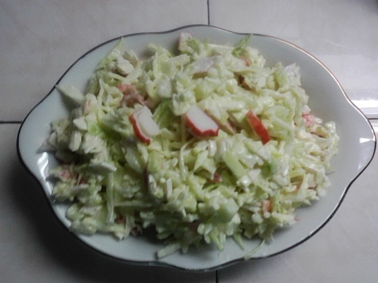 Salata de varza cu surimi