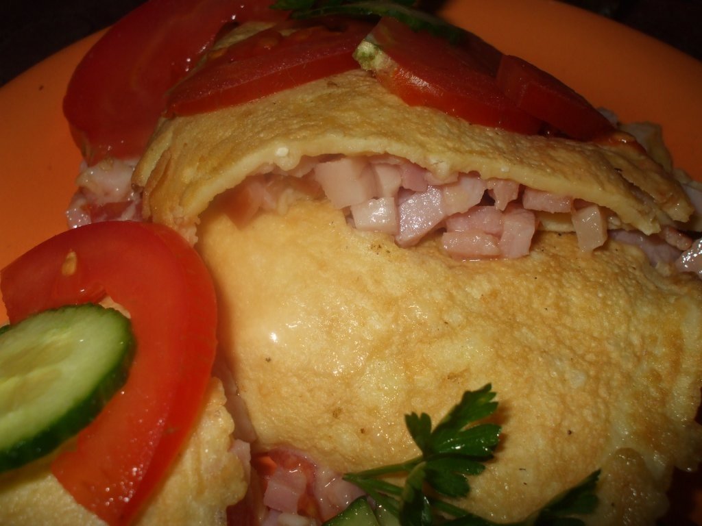Omleta calzone cu costita afumata/sunca