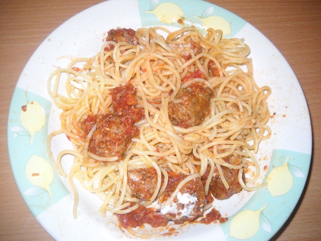 Spaghete cu chiftelute