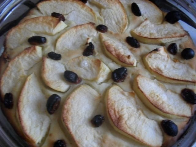 Prajitura cu mere si stafide