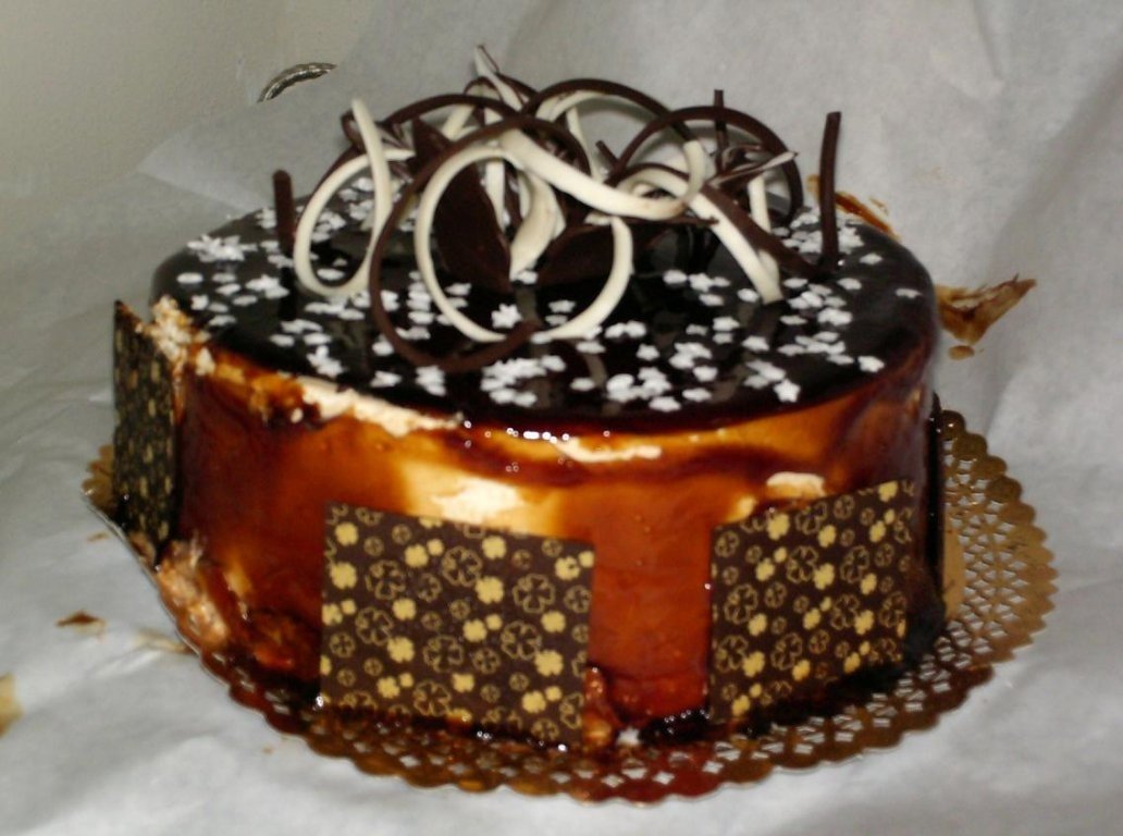Tort delicios cu nuci caramelizate