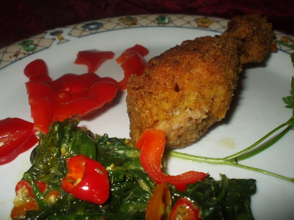 Pui pane cu pesmet si garnitura de spanac picant