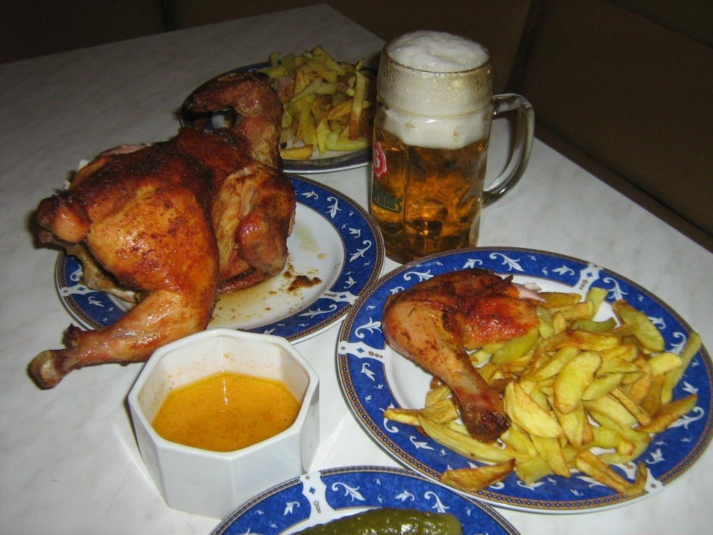 Pui pe sticla cu cartofi si mujdei