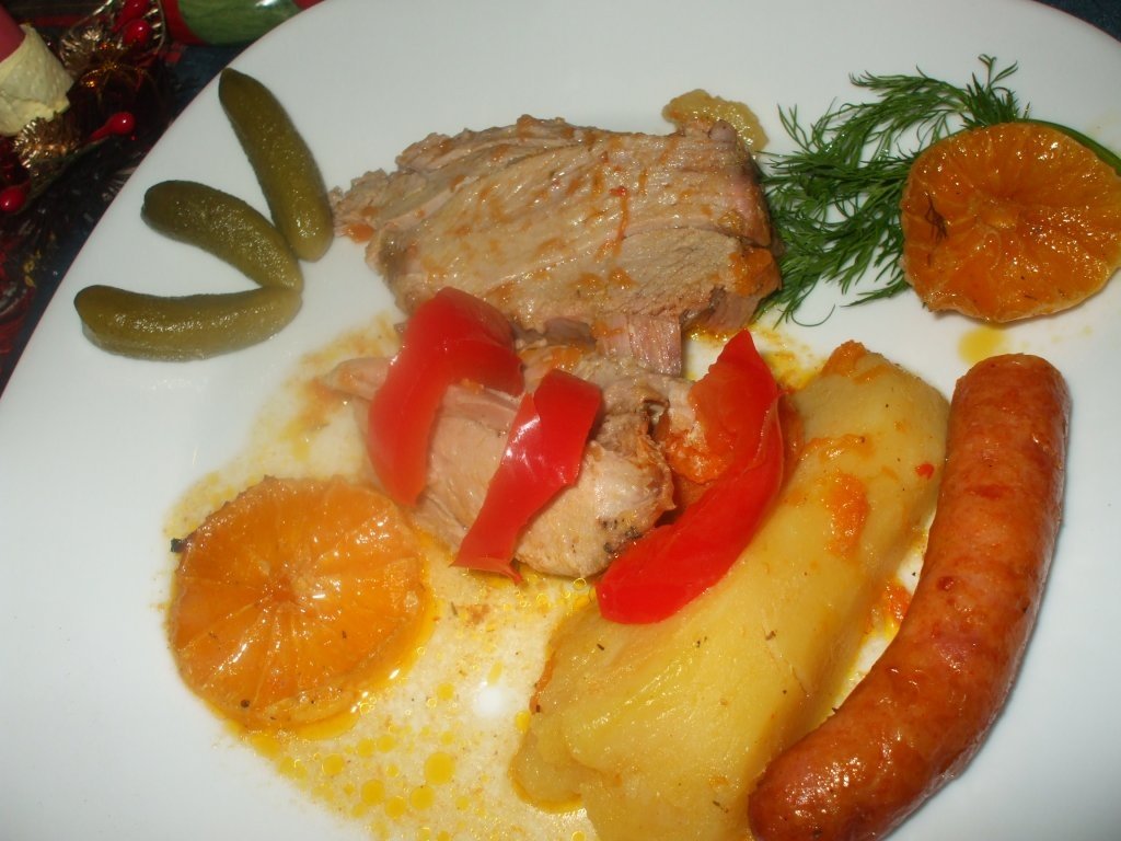 Friptura de curcan cu carnati si cartofi