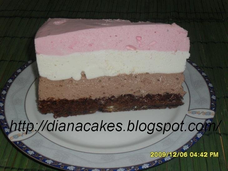 Tort cu mousse de ciocolata si iaurt de capsuni