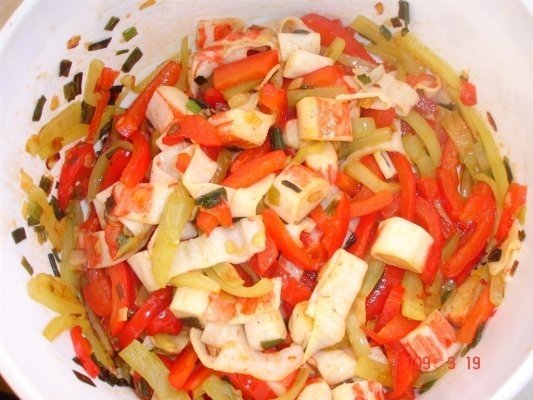 Salata moldoveneasca de surimi