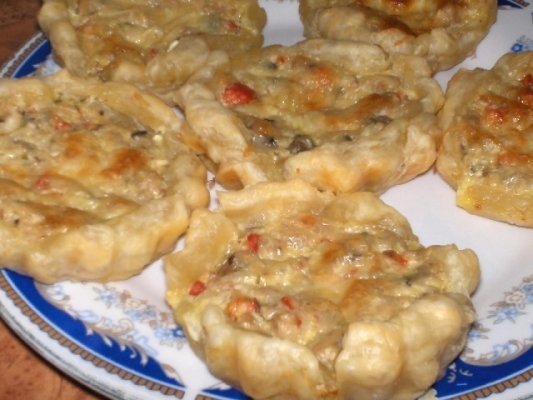 Mini-tarte cu ton