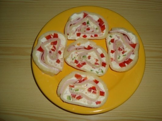 RULADA DE CASCAVAL CU SUNCA SI ARDEI ROSU