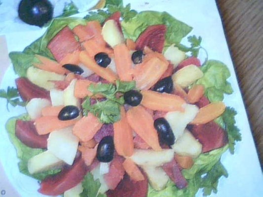 SALATA DE LEGUME CU MASLINE