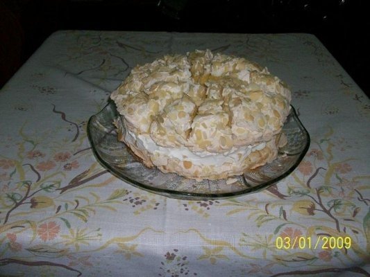 TORT CU FULGI DE MIGDALE SI FRISCA