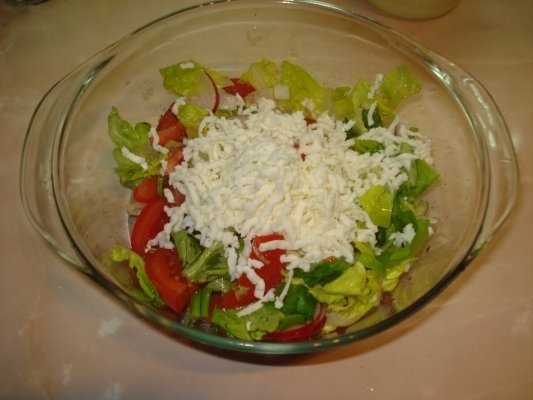 SALATA CU BRANZA DE BIVOLITA