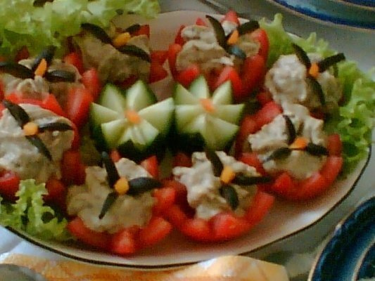 Rosii umplute cu salata de vinete