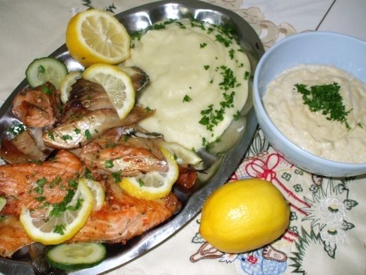 Sos de usturoi (Sos Yoli)