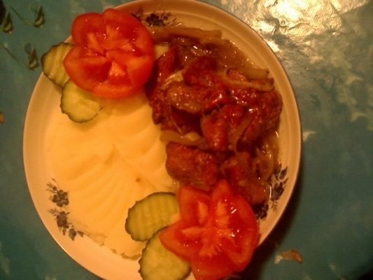 Ficatei de pui lionezi cu piure de cartofi