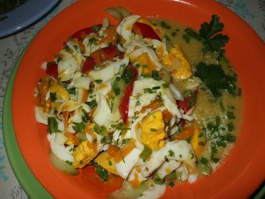 Salata de oua cu legume si verdeturi