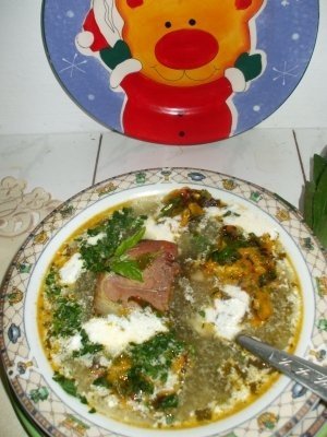 Ciorba de loboda cu afumatura si zdrente de ou