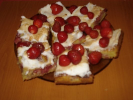 Prajitura cu capsuni si spuma